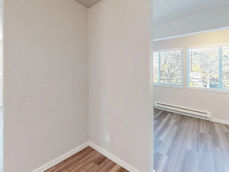 1 Bed 1 Bath - Kitchen & Dining
