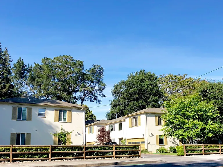 Laurel Oaks Apts — Photo 11