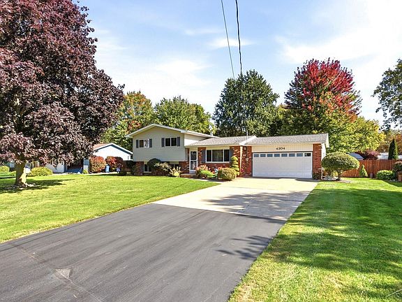 3rd image of 4304 Meadowbrook Dr