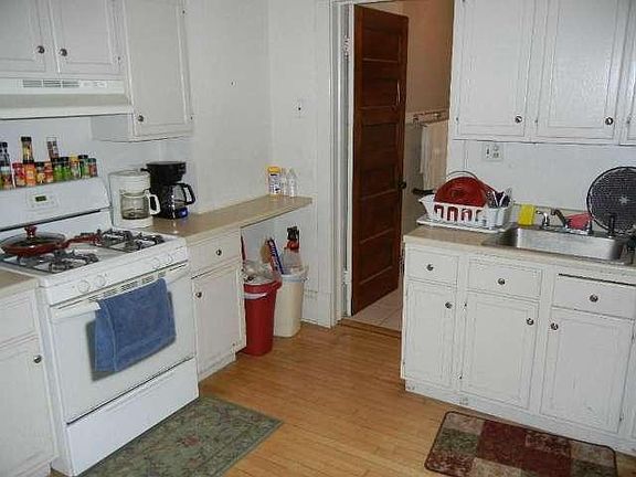 3rd image of 2940 N Newhall St #2942
