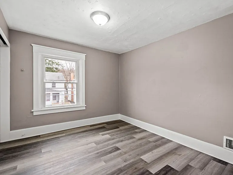 1108 Main St — Photo 11