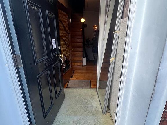 4th image of 2441 Carpenter St