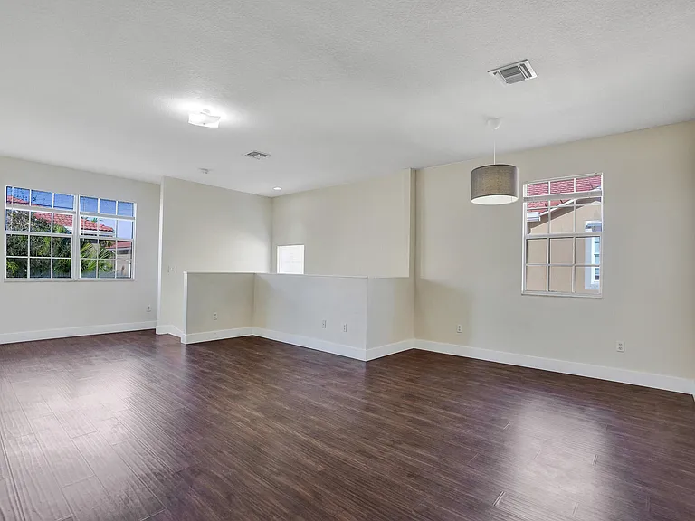 9075 Plymouth Pl — Photo 4