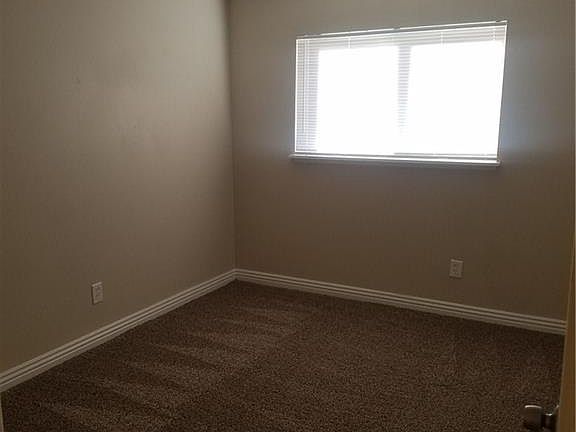4th image of 3185 Greenbriar Dr