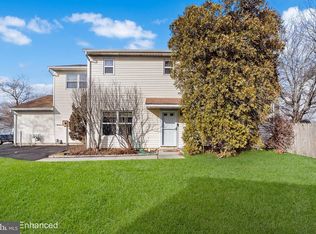 17 Vintage Dr, East Windsor, NJ 08520