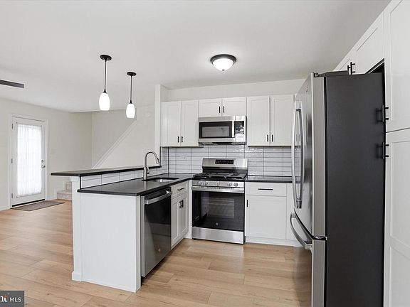 4th image of 518 Crystal Ln #28A