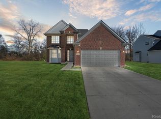 9033 Heritage Dr, Romulus, MI 48174