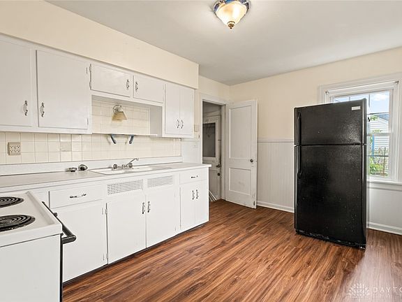 5th image of 3950 Madrid Ave