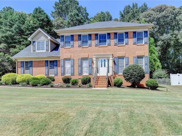 3321 Newburn St SW, Lilburn, GA 30047