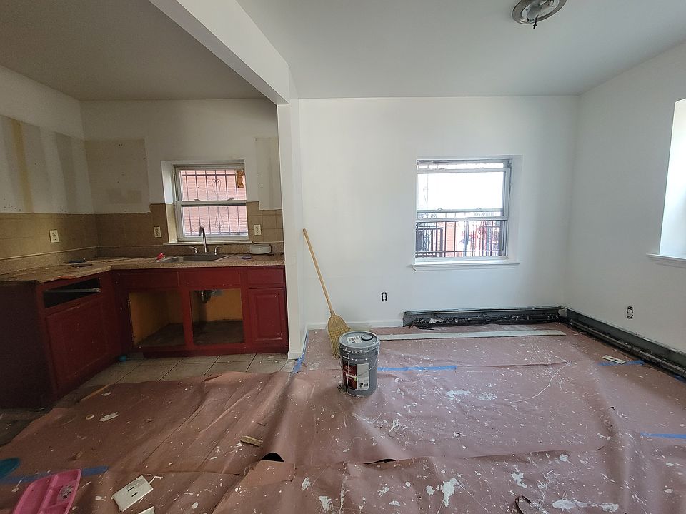 1st image of 910 Rogers Ave #1