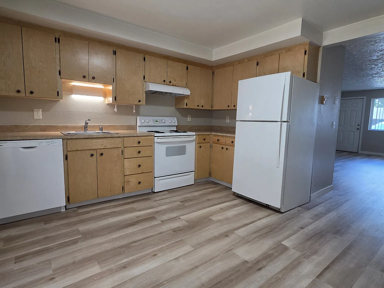 2 bed, 900 sqft, $1,400 — Photo 3