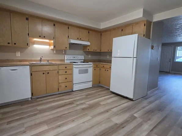 11915 NE 18th St APT N, Vancouver, WA 98684