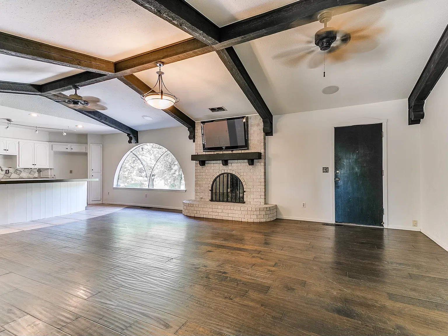 3 bed, 3009 sqft, $2,500 — Photo 4