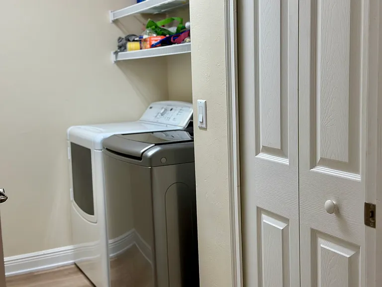 1510 SW 50th St #101 — Photo 3