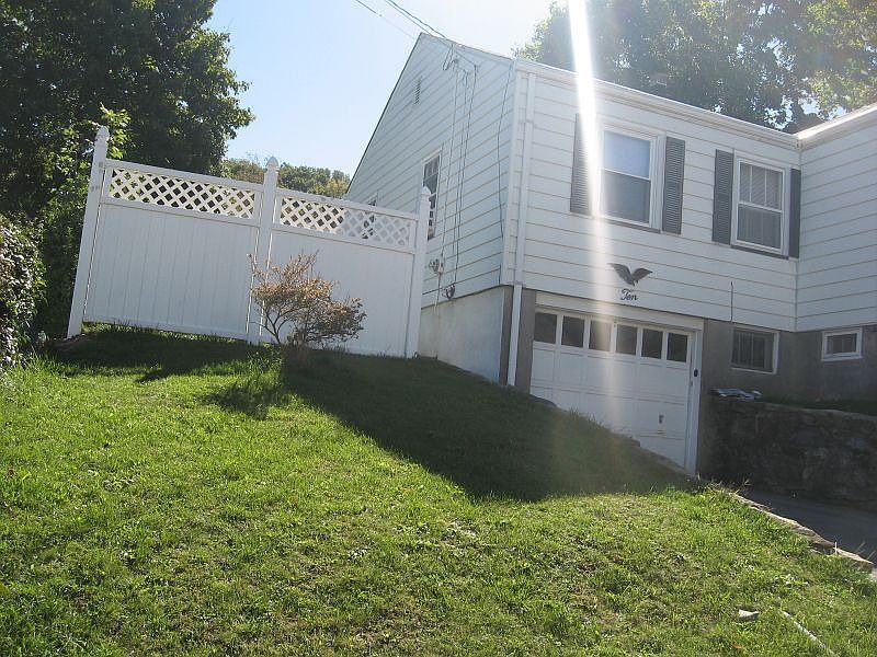 2nd image of 10 Pine St