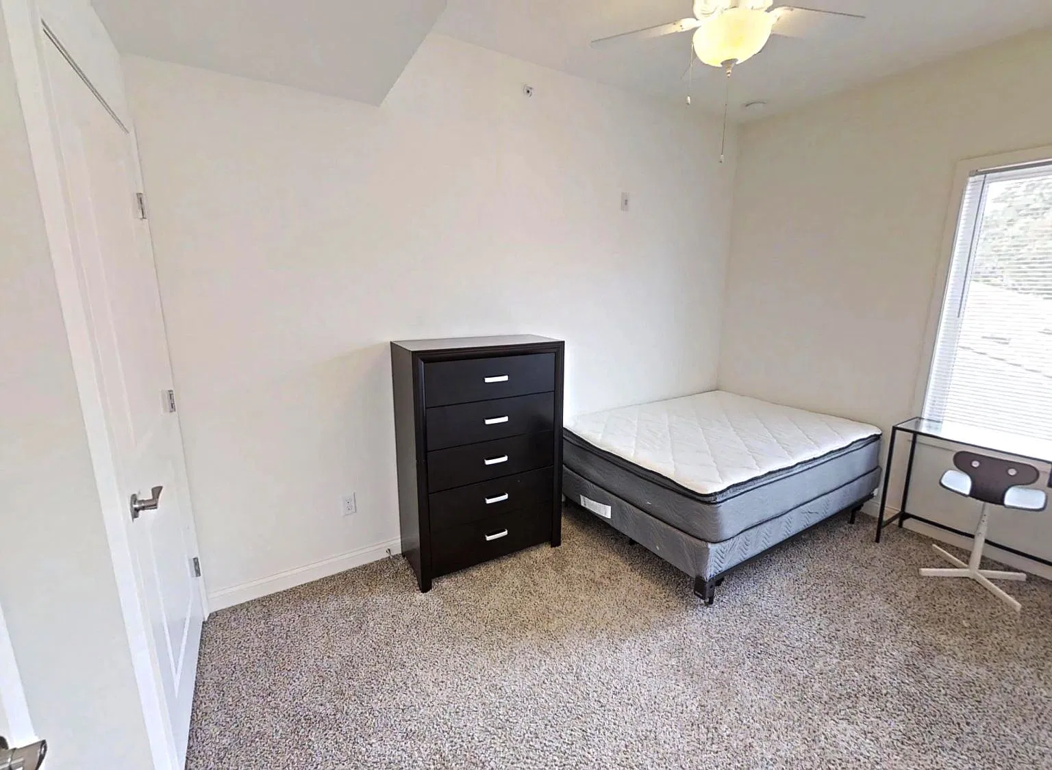 204 S Fifth St - 201 — Photo 2