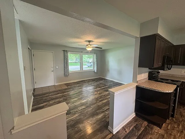 636 Greenfield Dr — Photo 4