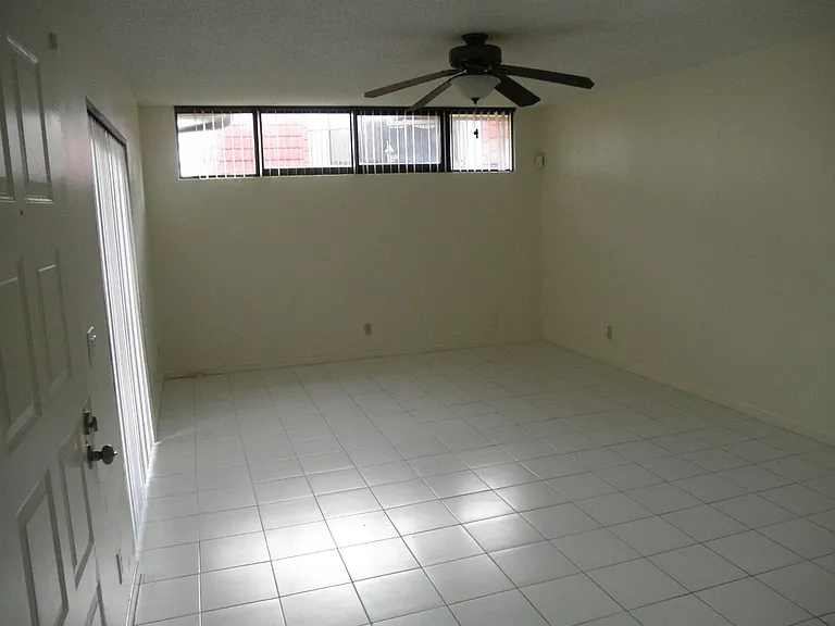 3662 Victoria Dr — Photo 5