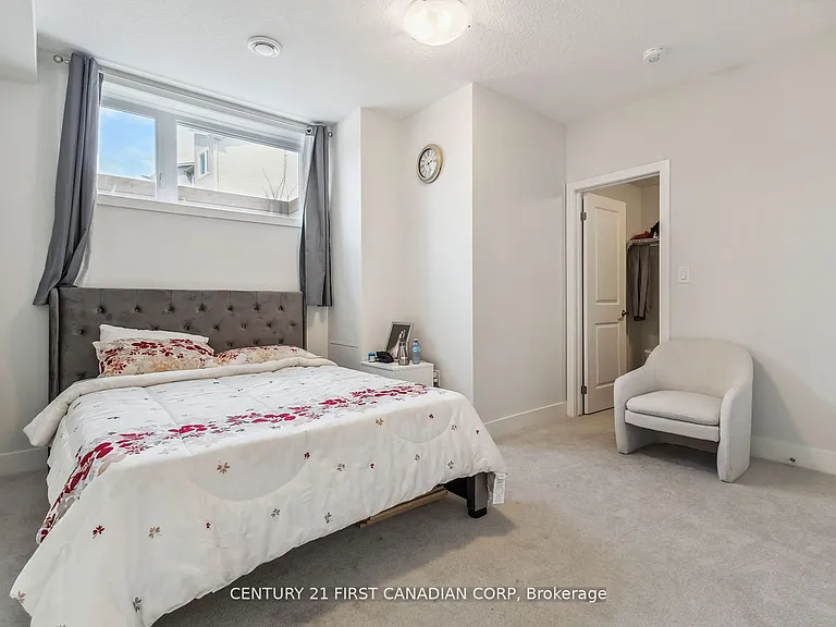 990 Deveron Cres #21 — Photo 25
