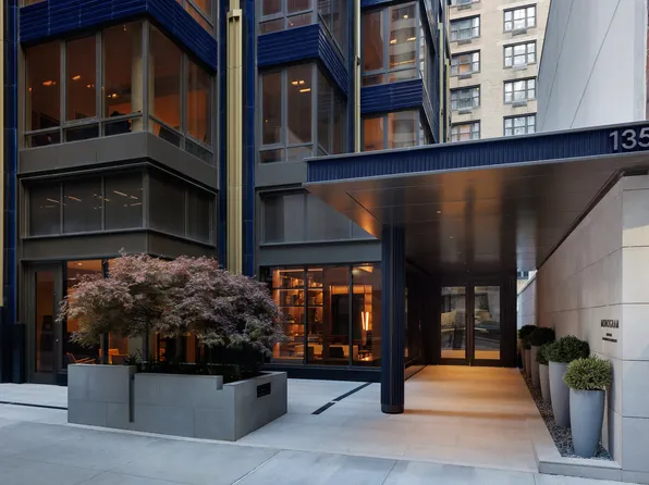 135 East 47th Street PHD image 8 of 8