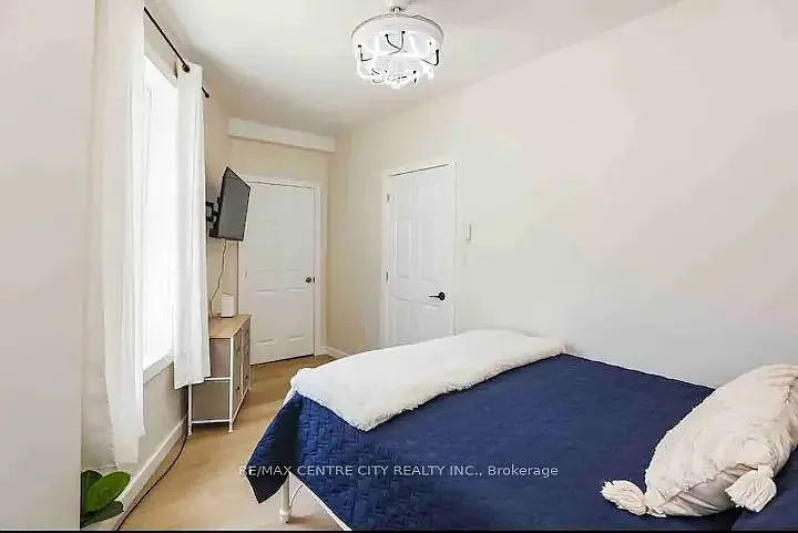 221 Colborne St #1 — Photo 12