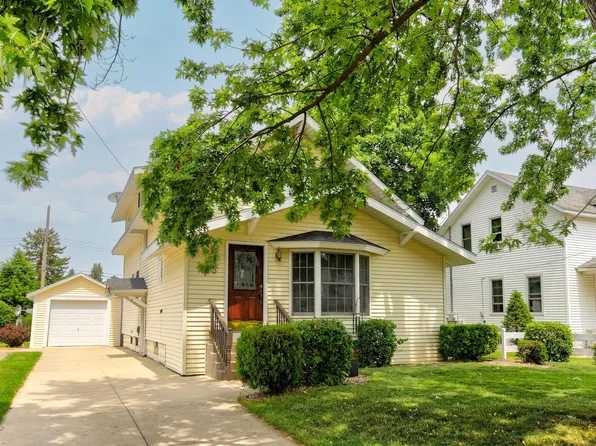 43 W Cherry Ave, Zeeland, MI 49464