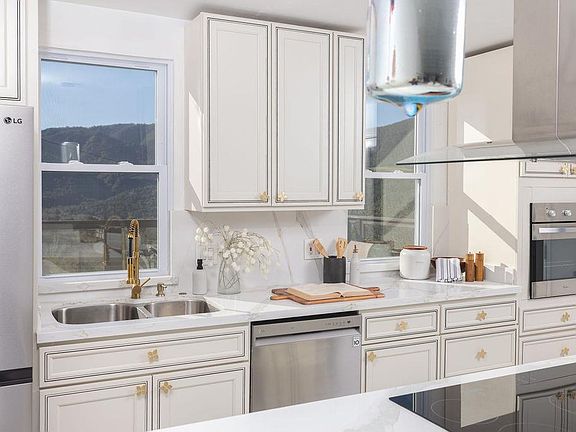 4th image of 451 Laureles Grade Rd