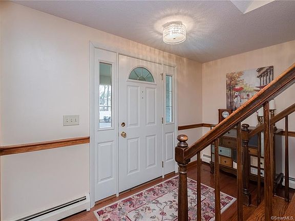 5th image of 128 Deerfield Dr