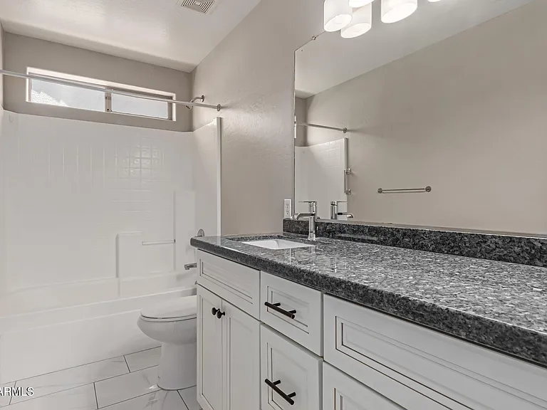 16523 W Saguaro Ln — Photo 11
