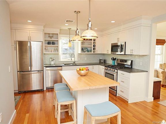 107 Nehantic Trail