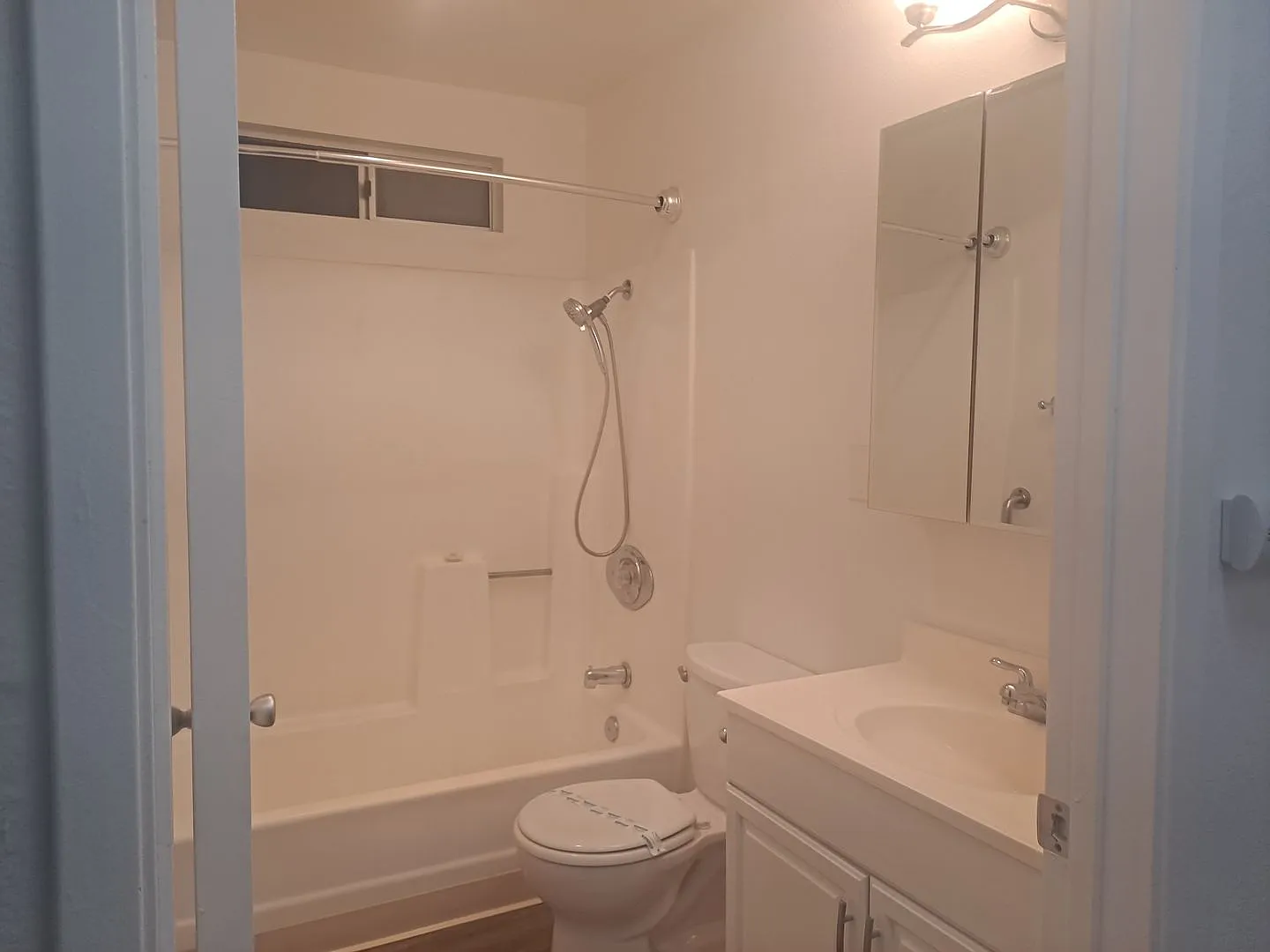Sunshine Apartments — Photo 3