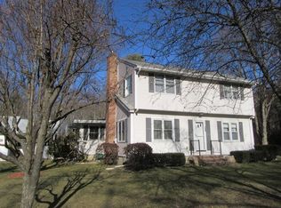 541 Riverside Dr, Northampton, MA 01062