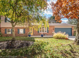 9117 Sussex St, White Lake, MI
