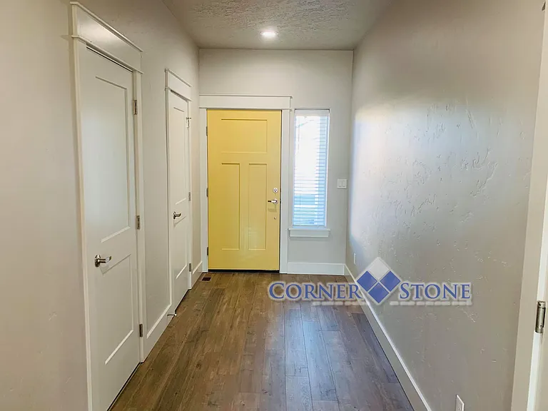 9609 W Dewitt St — Photo 2