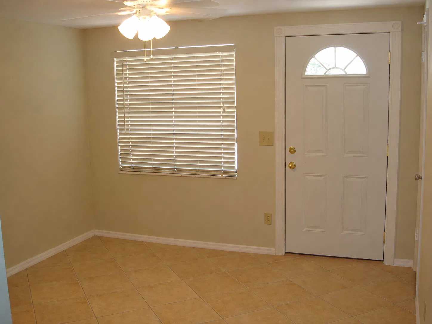 4 bed, 1598 sqft, $2,495 — Photo 2