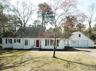 21 Country Club Dr, Laurel, MS 39440