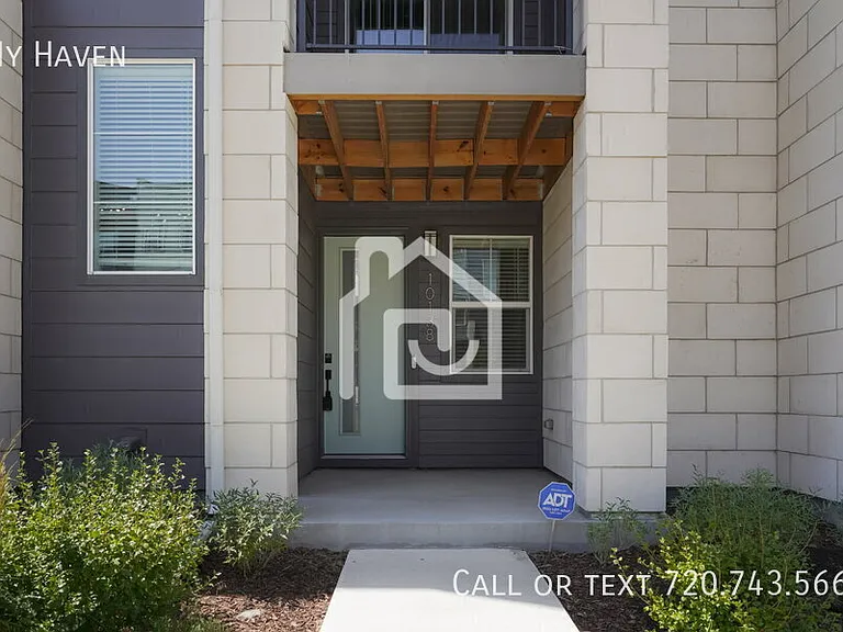 10138 E 62nd Ave — Photo 3