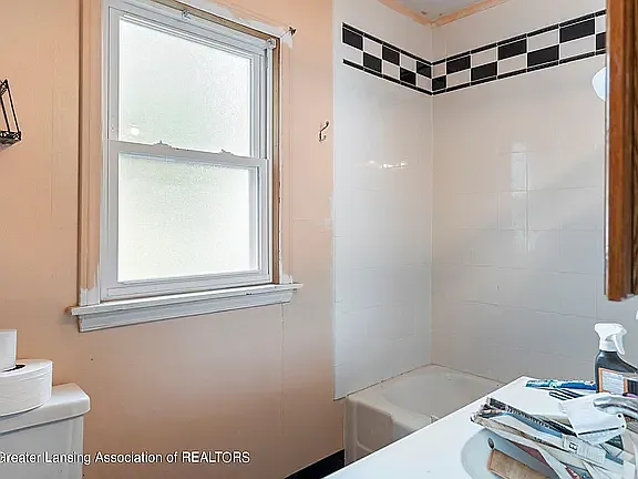4 bed, 1032 sqft, $1,750 — Photo 1