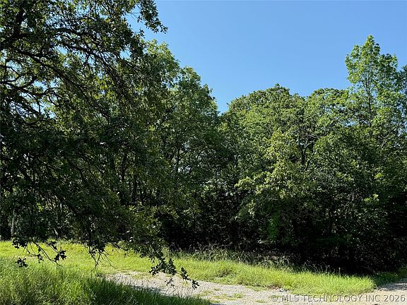 5th image of 2817 Creek Rd