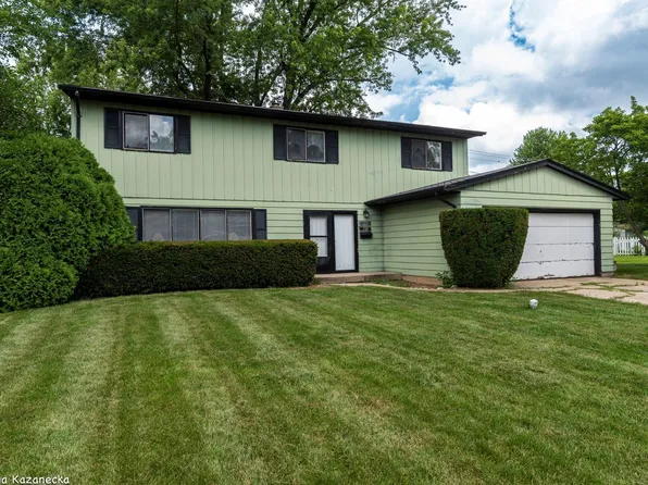 18350 W Linda Ln, Gurnee, IL 60031