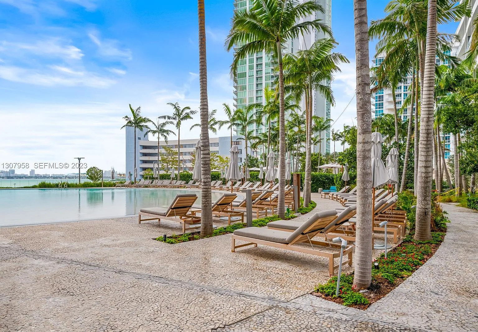 2 bed, 1057 sqft, $6,100 — Photo 4