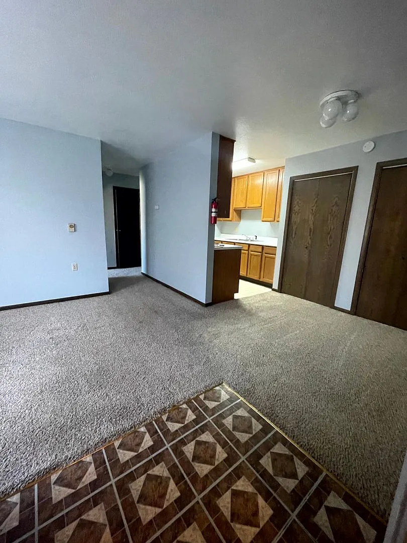 210 W Center St — Photo 4