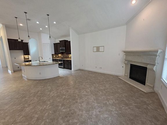 3rd image of 4814 Applewood Crest Ln