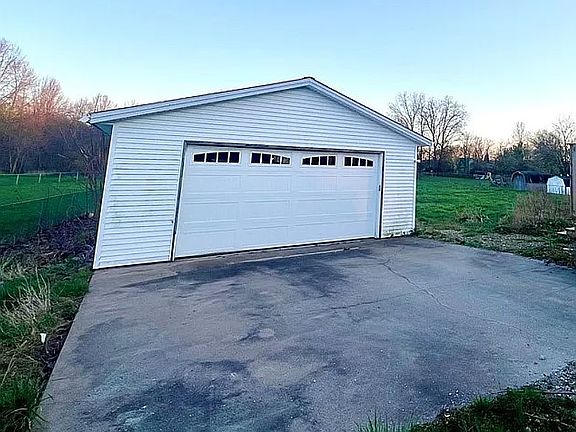 4 Car (2x2) garage with pad
