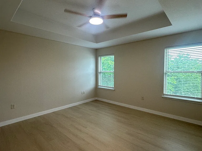 238 Samuel Dr — Photo 15