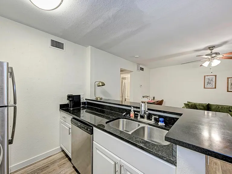 2207 Leon St #103 — Photo 10