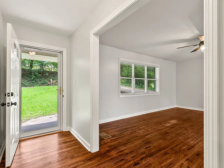 3 Hickory Ln — Photo 3