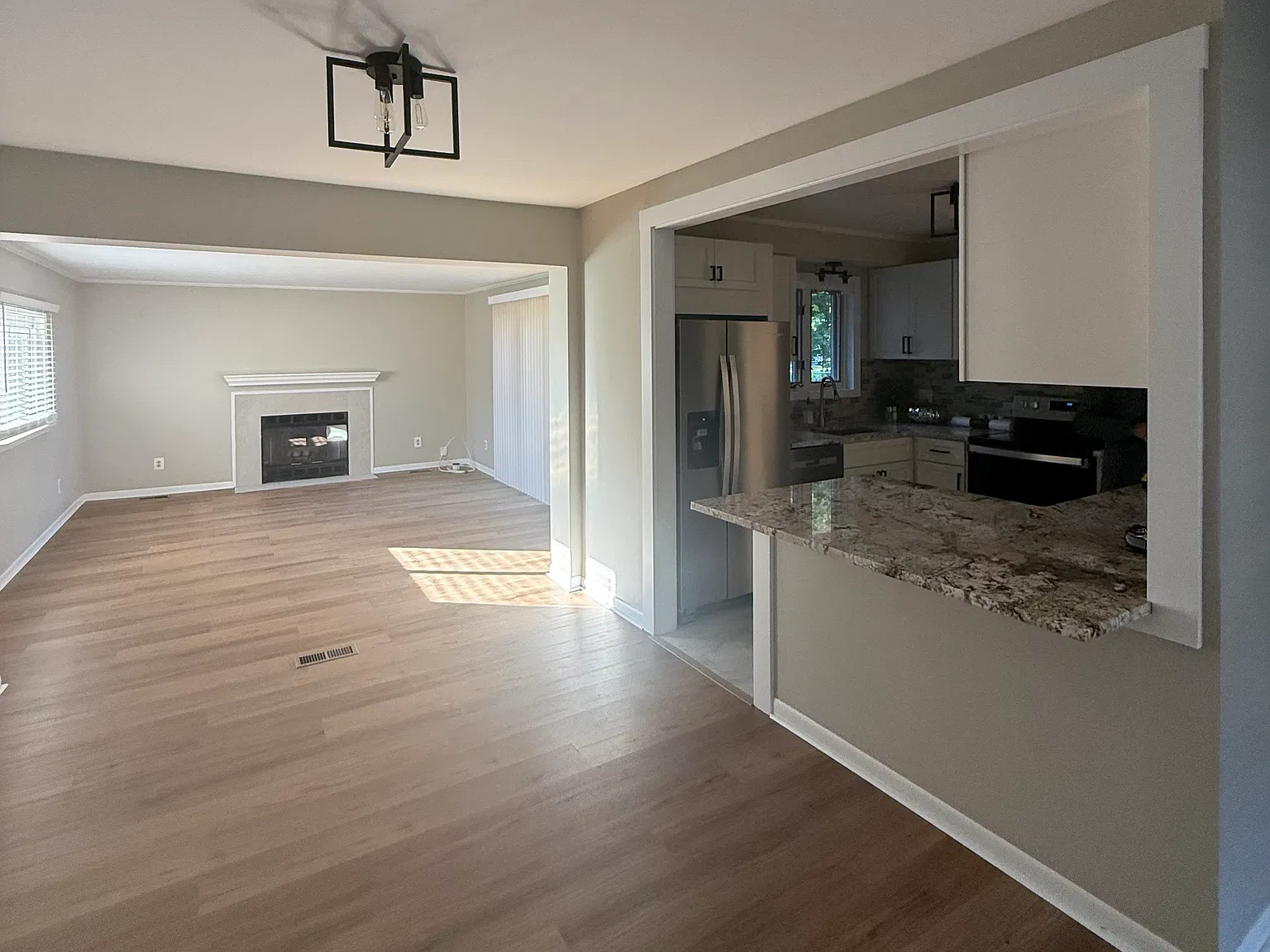 3 bed, 1418 sqft, $2,550 — Photo 4