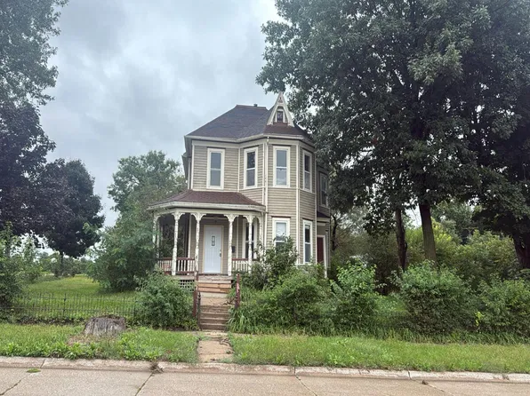 300 S East St, Toledo, IA 52342
