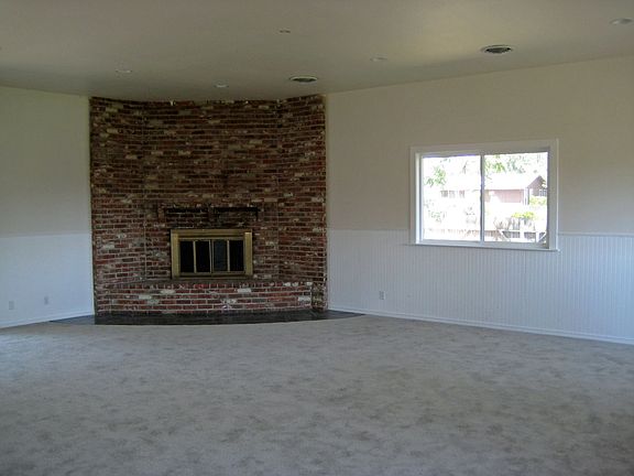 Spacious Family Room